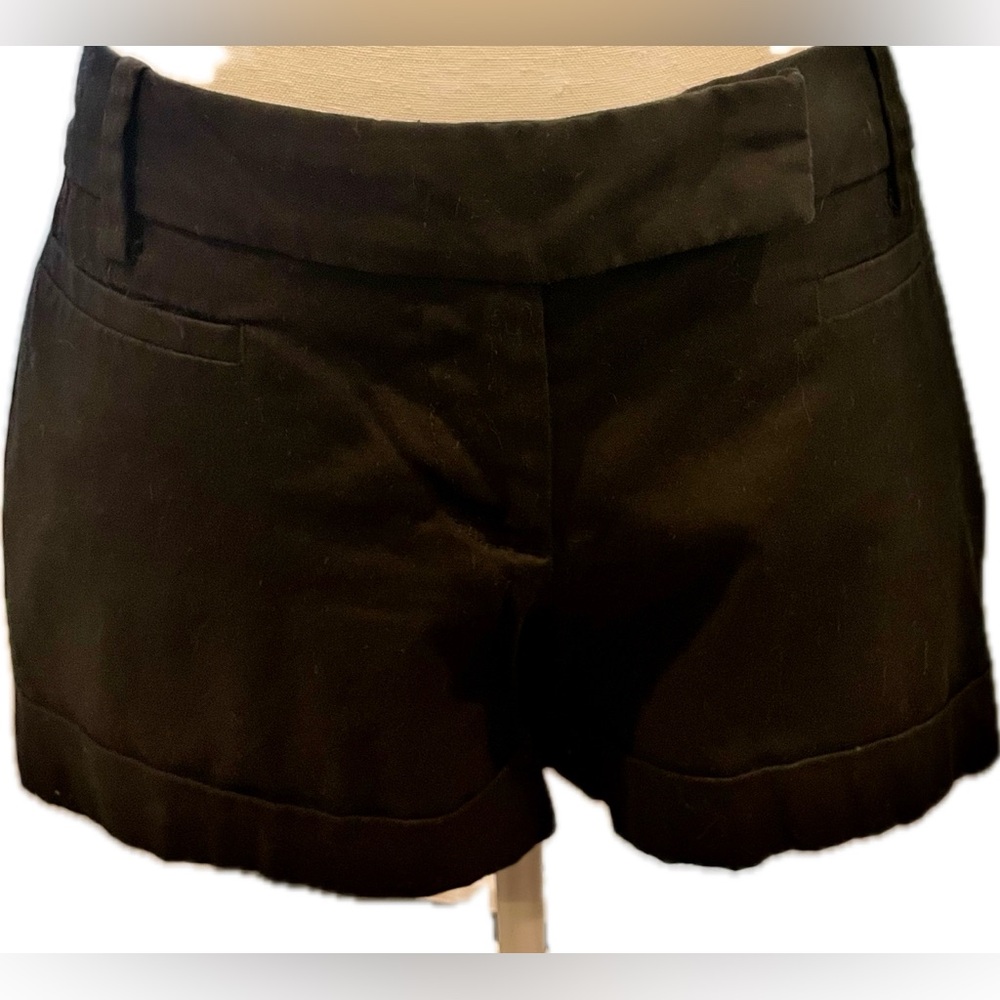 Old Navy Women's Black Low Rise Chino Shorts in size 4